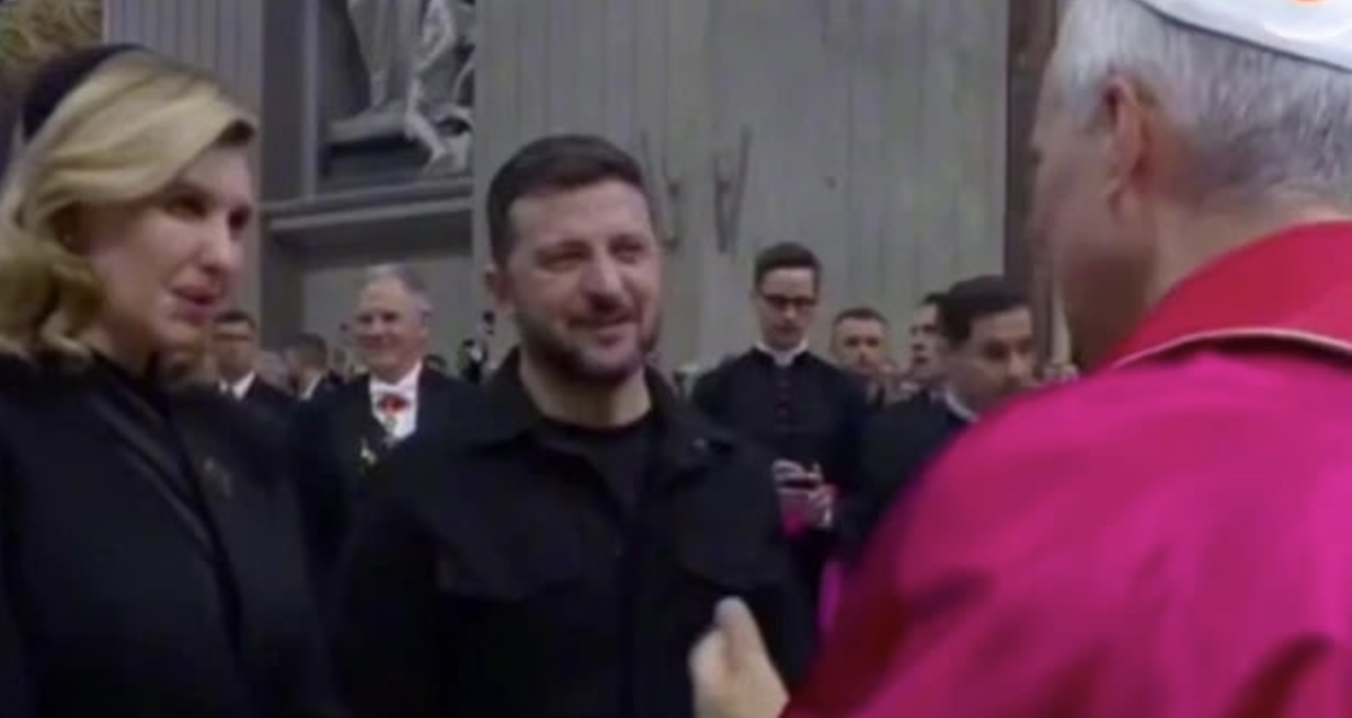 ЗЕЛЕНСЬКИЙ такого не чекав від ПАПИ! Це СТАЛОСЬ прямо під час зустрічі. Увага НА РЕАКЦІЮ…