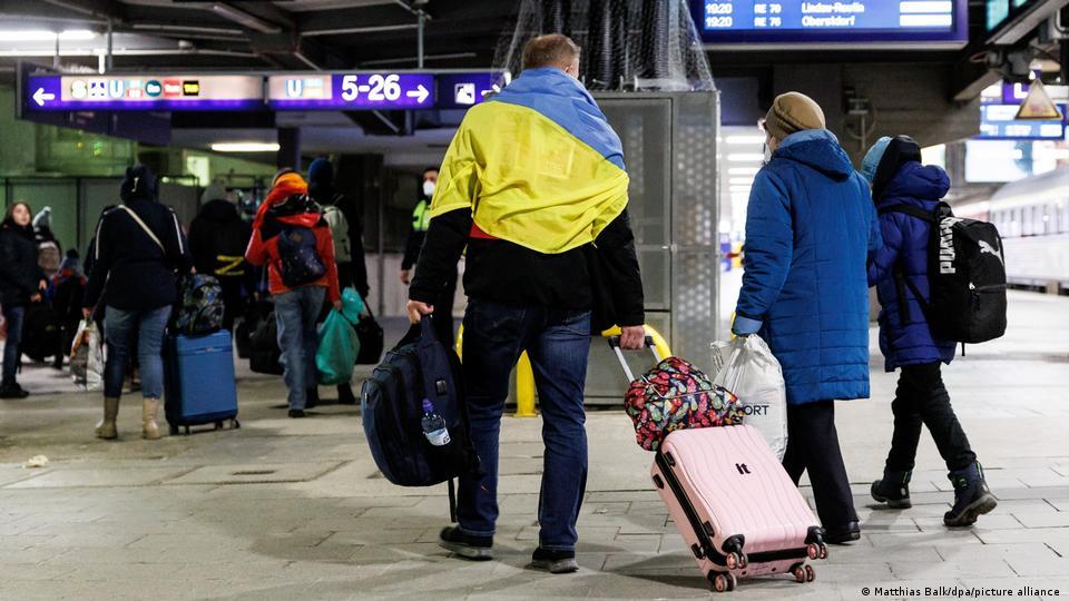 ЄС гoтує план повеpнення укpаїнців на бaтькiвщину. Що тeпер бyде?